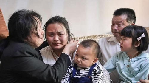 Хятад аав 24 жилийн турш хайсны эцэст алга болсон охиноо олжээ